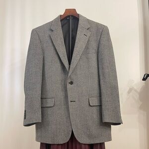 Jos. A. Bank Herringbone Wool-Blend Blazer — Size 44R (Classic Fit)